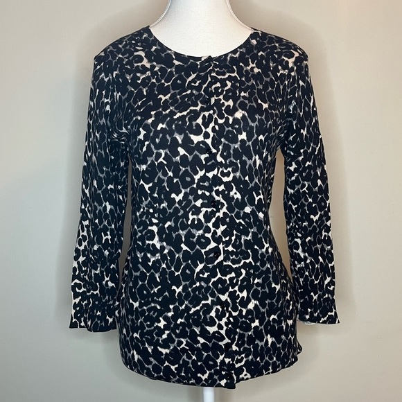 ⭐️ LOFT Black and white cardigan- size medium - Picture 6 of 8